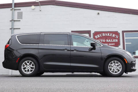 2023 Chrysler Voyager LX FWD photo