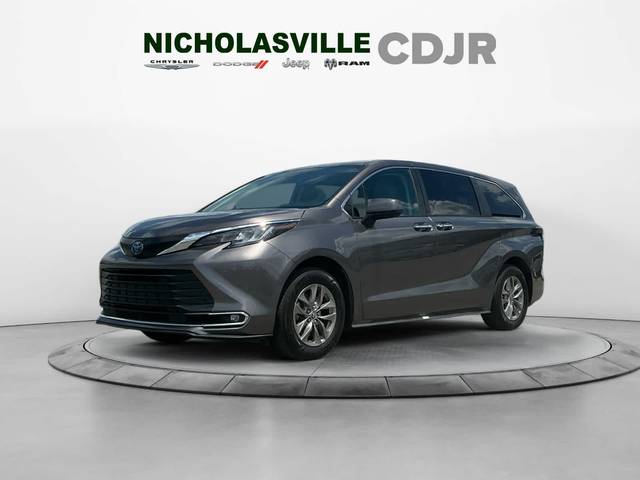 2023 Toyota Sienna XLE AWD photo