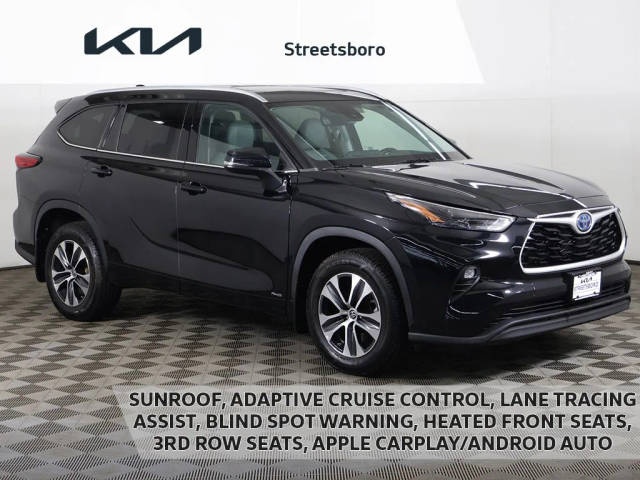 2022 Toyota Highlander Hybrid XLE AWD photo