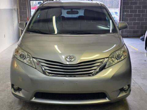 2015 Toyota Sienna XLE FWD photo