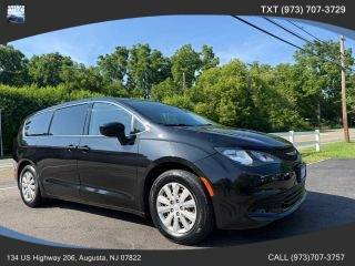 2020 Chrysler Voyager L FWD photo