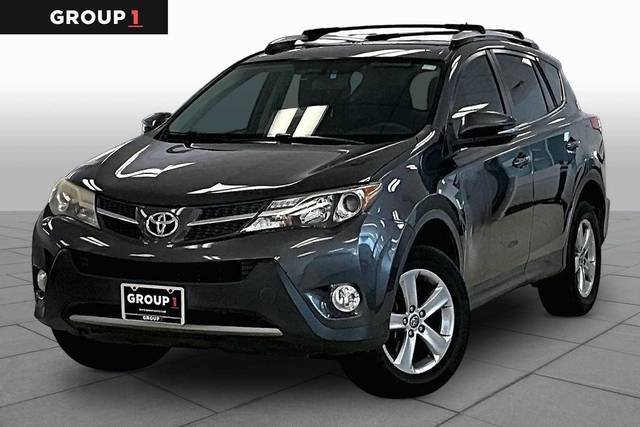 2015 Toyota RAV4 XLE FWD photo