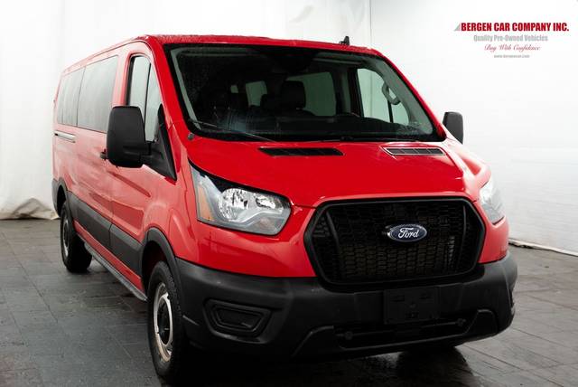 2021 Ford Transit Passenger Wagon XL RWD photo