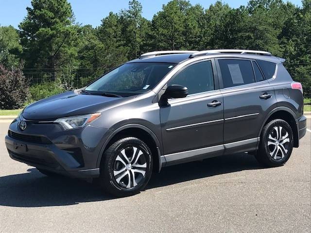 2017 Toyota RAV4 LE FWD photo
