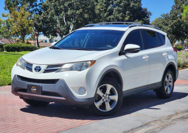 2015 Toyota RAV4 XLE FWD photo