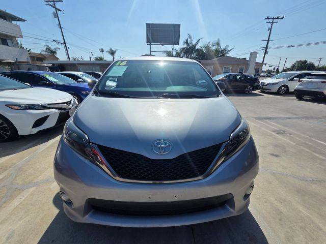 2016 Toyota Sienna SE FWD photo