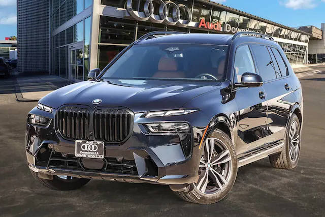 2023 BMW X7 xDrive40i AWD photo