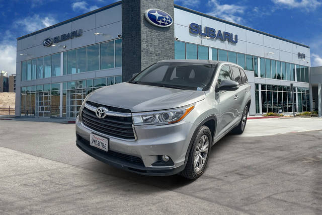 2016 Toyota Highlander LE Plus FWD photo
