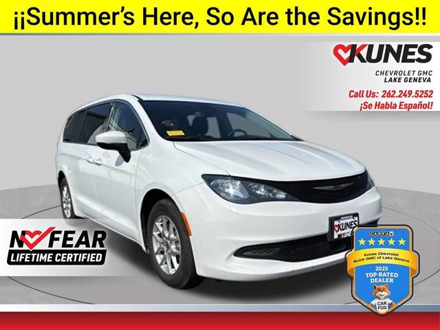 2023 Chrysler Voyager LX FWD photo