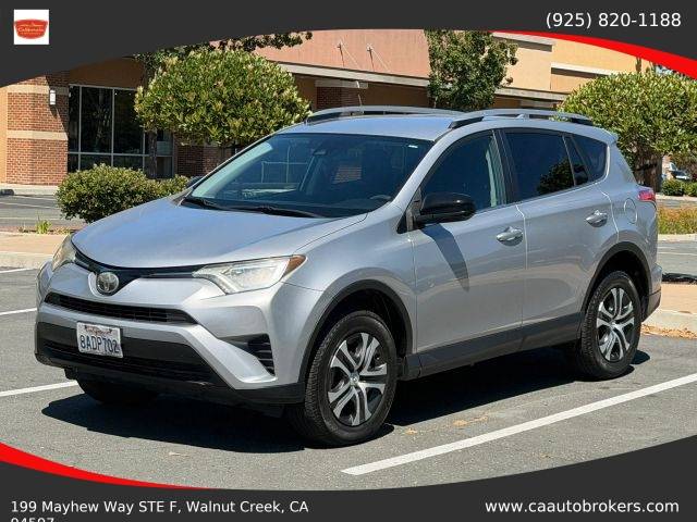 2017 Toyota RAV4 LE FWD photo