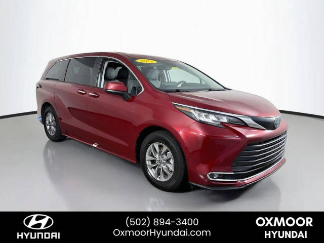 2022 Toyota Sienna XLE FWD photo