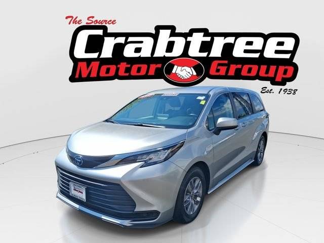 2023 Toyota Sienna LE FWD photo