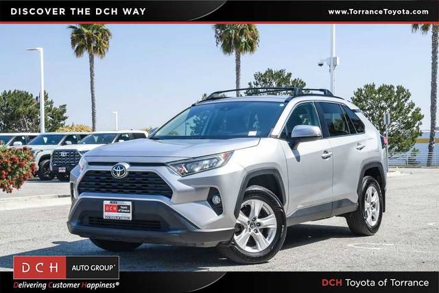 2020 Toyota RAV4 XLE FWD photo