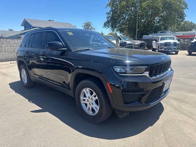 2023 Jeep Grand Cherokee Laredo 4WD photo