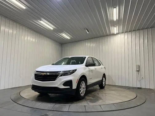2022 Chevrolet Equinox LS FWD photo