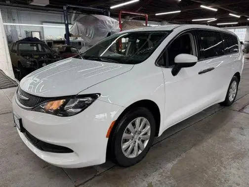 2021 Chrysler Voyager L FWD photo
