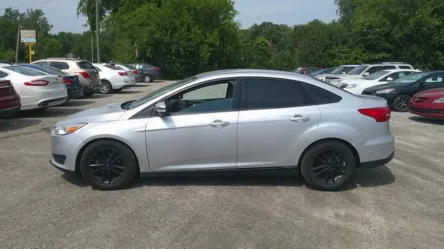 2016 Ford Focus SE FWD photo