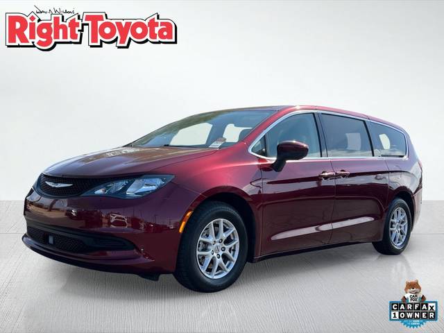 2023 Chrysler Voyager LX FWD photo