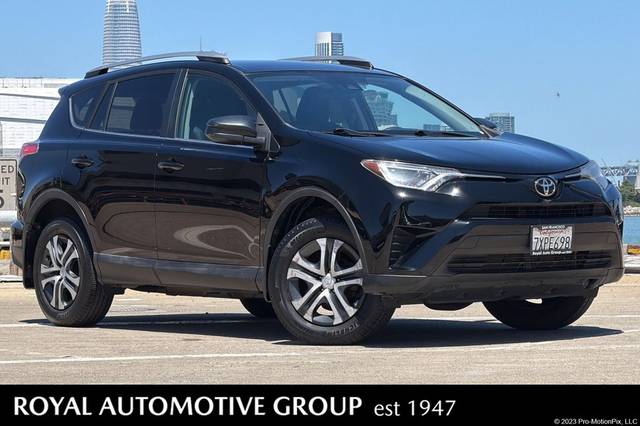 2017 Toyota RAV4 LE FWD photo