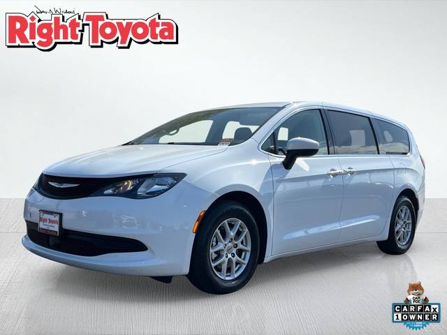 2023 Chrysler Voyager LX FWD photo