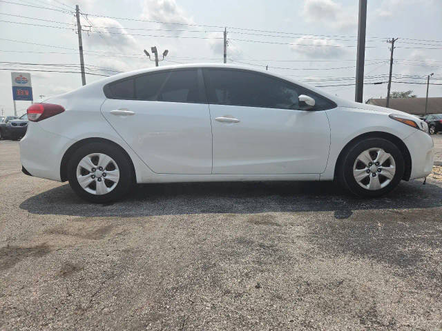2017 Kia Forte LX FWD photo