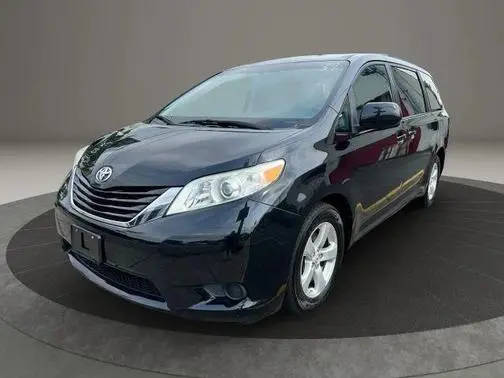 2017 Toyota Sienna LE FWD photo
