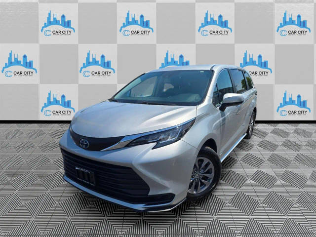 2021 Toyota Sienna LE AWD photo