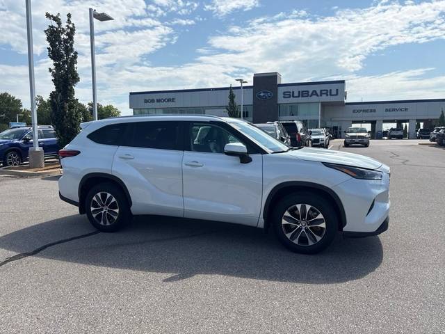 2023 Toyota Highlander Hybrid XLE AWD photo