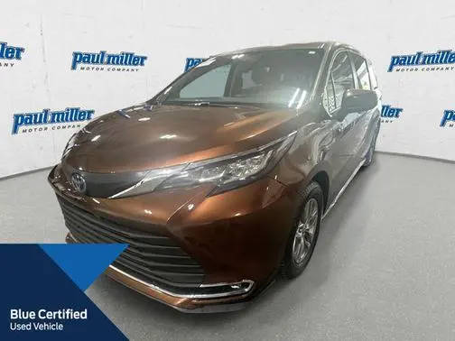 2023 Toyota Sienna XLE FWD photo