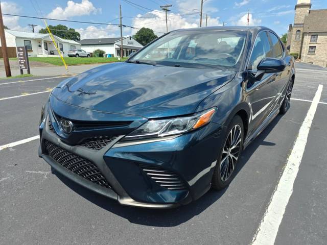 2020 Toyota Camry SE FWD photo