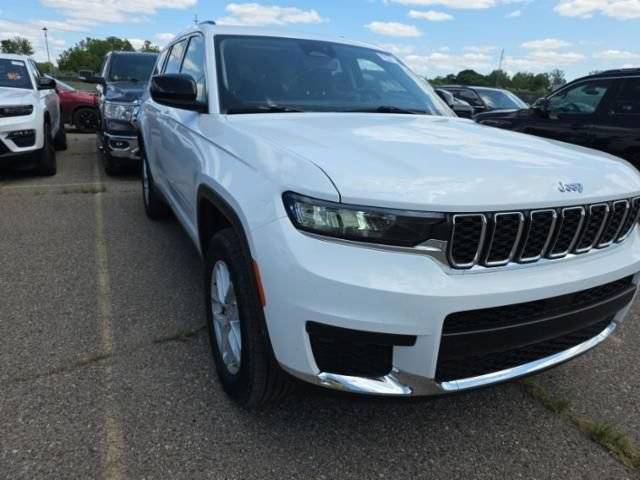 2023 Jeep Grand Cherokee L Laredo 4WD photo