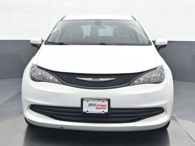 2020 Chrysler Voyager L FWD photo