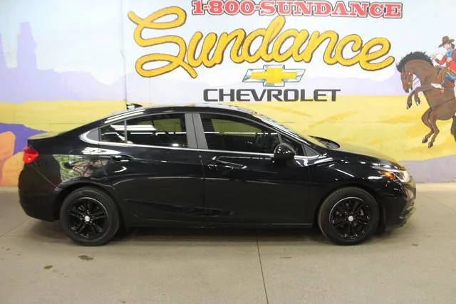 2017 Chevrolet Cruze LT FWD photo