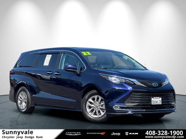 2022 Toyota Sienna XLE FWD photo