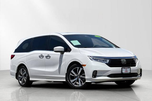 2023 Honda Odyssey Touring FWD photo