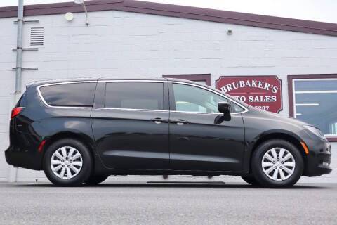 2020 Chrysler Voyager L FWD photo