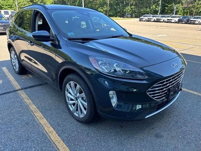 2022 Ford Escape Titanium Hybrid AWD photo