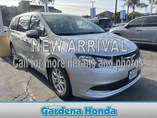2023 Chrysler Voyager LX FWD photo