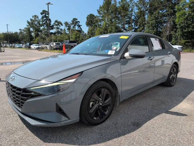 2022 Hyundai Elantra SEL FWD photo