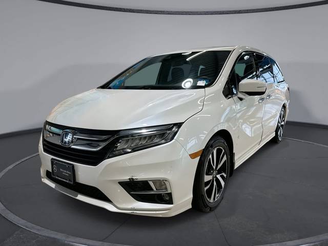 2018 Honda Odyssey Touring FWD photo
