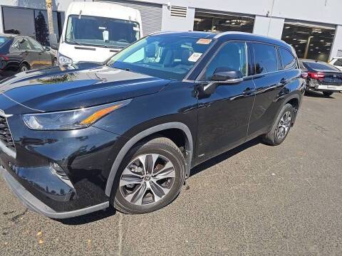 2022 Toyota Highlander Hybrid XLE AWD photo