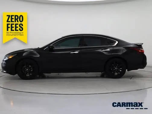 2017 Nissan Altima FWD photo