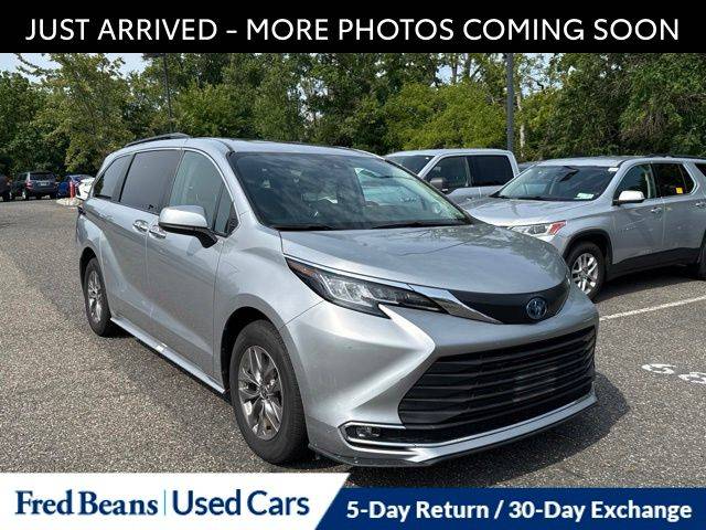 2023 Toyota Sienna XLE AWD photo
