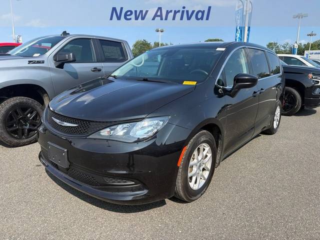 2022 Chrysler Voyager LX FWD photo
