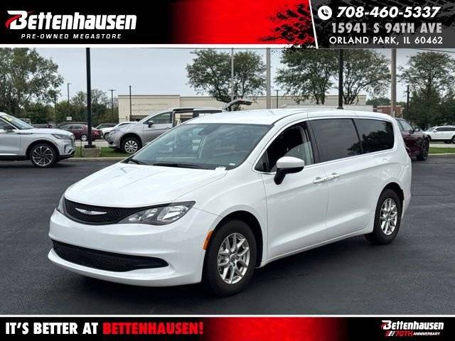 2023 Chrysler Voyager LX FWD photo