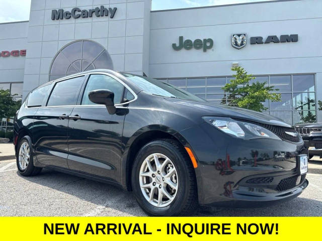 2023 Chrysler Voyager LX FWD photo