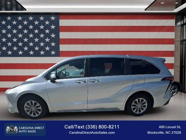 2022 Toyota Sienna XLE FWD photo