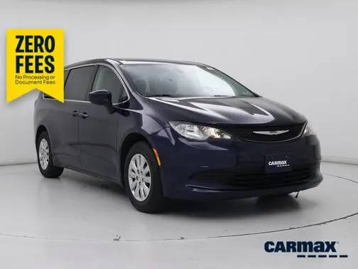 2020 Chrysler Voyager L FWD photo