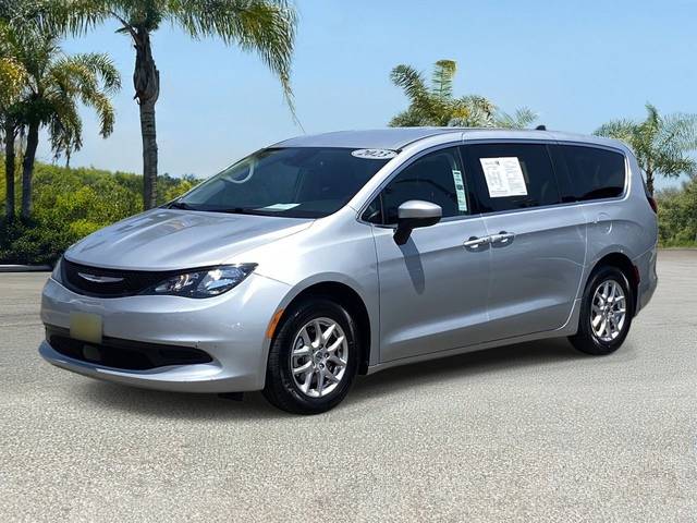 2023 Chrysler Voyager LX FWD photo