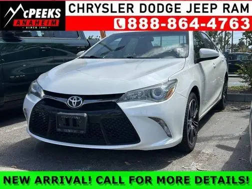2016 Toyota Camry SE w/Special Edition Pkg FWD photo